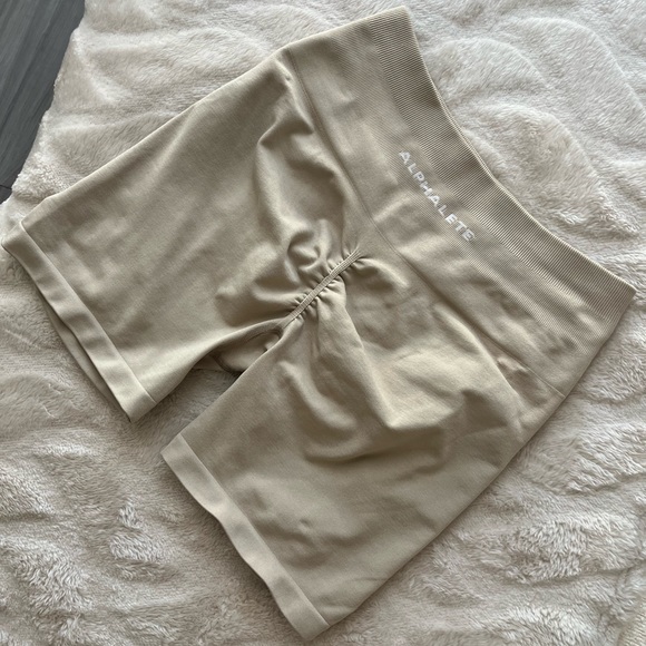 Alphalete Amplify Short 4.5" - Linen - Size Medium - Picture 1 of 2